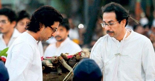 बाल ठाकरे के अंतिम संस्कार में राज और बाल ठाकरे