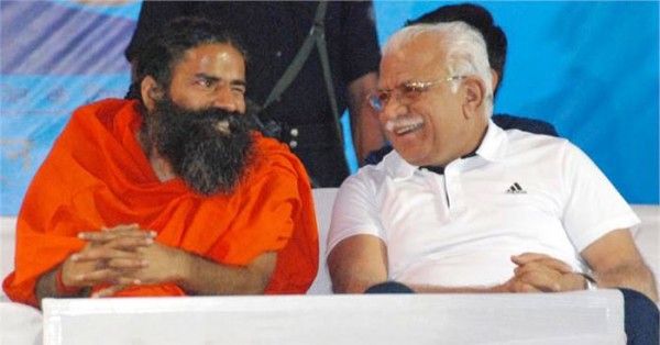 हरियाणा के मुख्यमंत्री मनोहर लाल खट्टर के साथ बाबा रामदेव