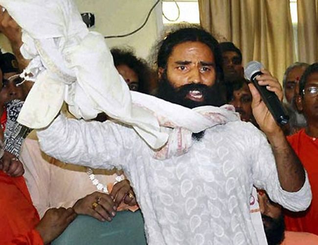 रामलीला मैदान में हुए पुलिस क्रेकडाउन के बाद बाबा रामदेव.