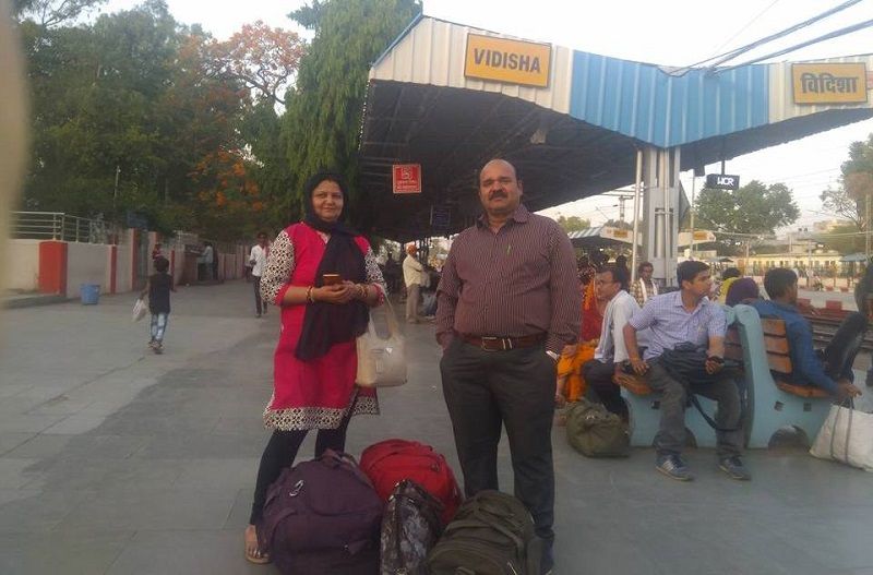 फकीर आदमी, झोला उठा के चले