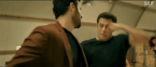 रेस 3 के एक्शन सीन्स के लिए बहुत मेहेंगी 10-20 करोड़ की गाड़ियां ली गई थी, जिनकी हालत शूटिंग के बाद खस्ता हो गयी थी.