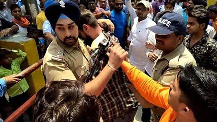 कई लोगों ने अपनी प्रोफाइल फोटो बदल दी. अपनी जगह गगनदीप की तस्वीर लगा दी. 