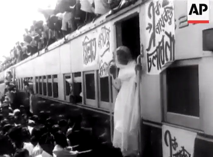 चुनाव से पहले फातिमा ने ट्रेन के रास्ते खूब पाकिस्तान घूमा. वो कहती थीं कि पाकिस्तान को लोकतंत्र की सख्त जरूरत है. अयूब के रहते पाकिस्तान जम्हूरियत हासिल नहीं कर सकता, क्योंकि अयूब तानाशाह हैं (फोटो: AP)