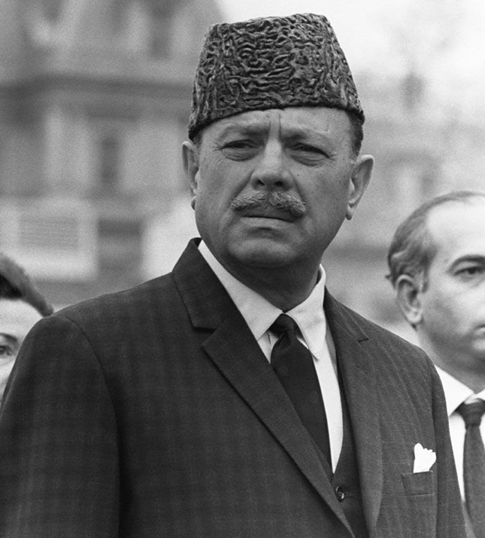 अयूब पहले ब्रिटिश आर्मी में थे. उनको जानने वाले कहते थे कि उन्हें मिलिटरी प्लानिंग की कतई समझ नहीं थी. उन्होंने नामी-गिरामी मिलिटरी लीडर्स की किताबें नहीं पढ़ी थीं. न ही उन्होंने आर्ट ऑफ वॉर के बारे में ही कुछ पढ़ा था. कहते हैं कि जब भी कोई अयूब के सामने इन बातों का जिक्र छेड़ता, वो बात बदल देते थे (फोटो: Getty)