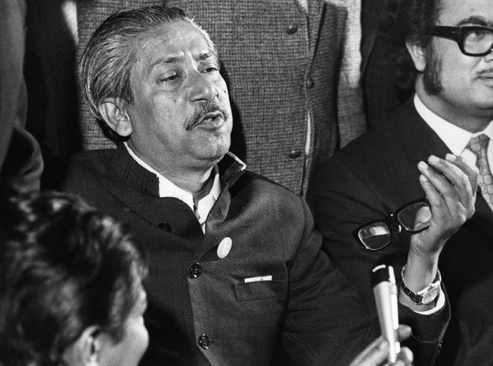 बांग्लादेश बन चुका था. उसके 10 करोड़ से ऊपर शरणार्थी भारत के अंदर थे. इंदिरा की सबसे बड़ी चिंता अब मुजीब को लेकर थी. वो किसी भी कीमत पर मुजीब को फांसी नहीं चढ़ने देना चाहती थीं. मुजीब का बांग्लादेश लौटना न केवल उस नए बने मुल्क के लिए, बल्कि भारत के लिए भी जरूरी थी (फोटो: Getty)