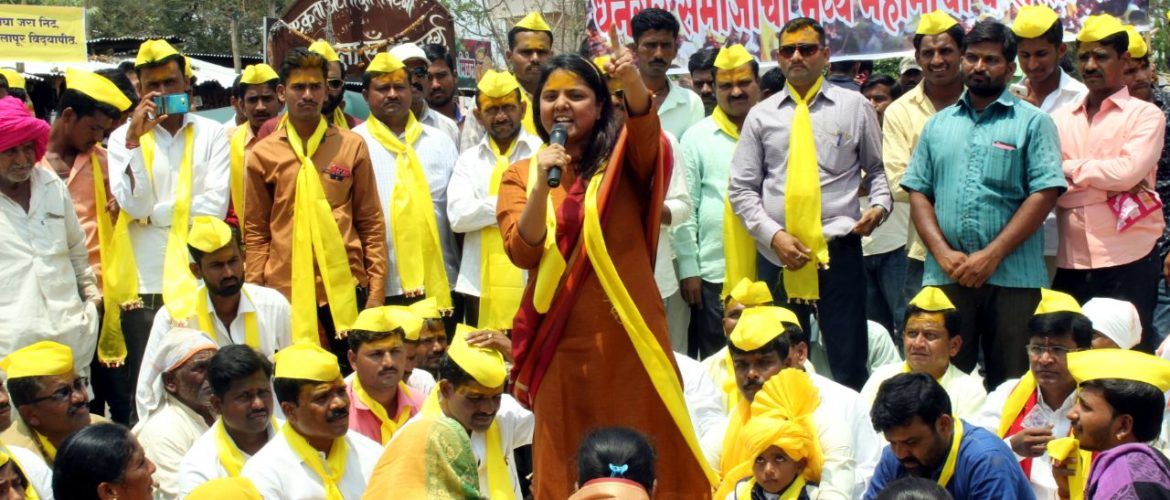 मराठा के अलावा धनगर समाज भी अपने लिए आरक्षण चाहता है. बिना देरी. लेकिन धनगर आरक्षण का मामला फिलहाल धीमा पड़ा हुआ है.