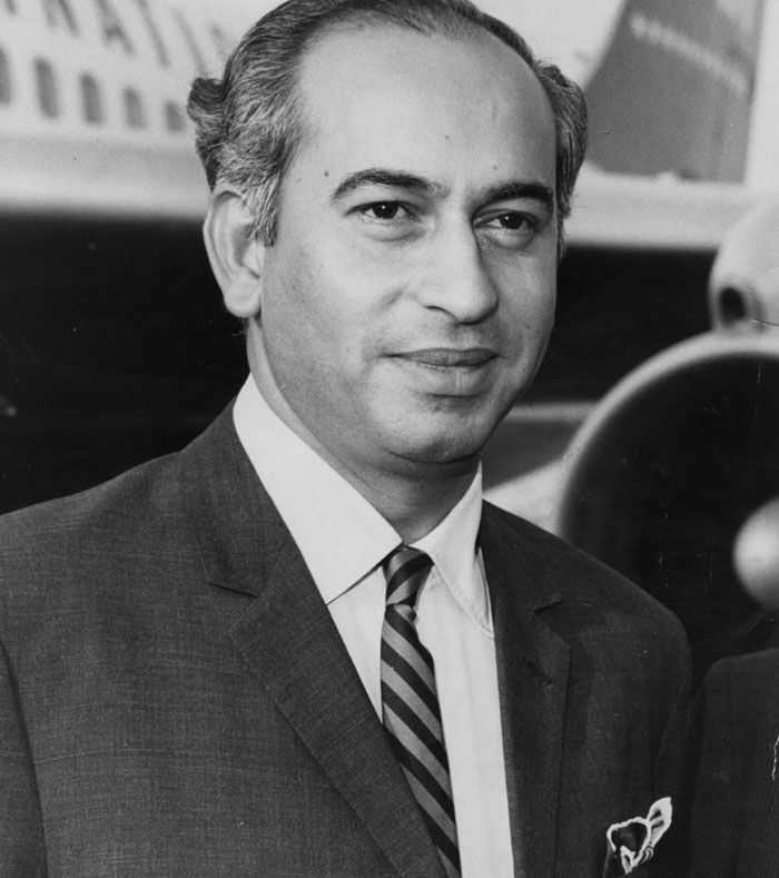 1965 की ही तरह 1971 की लड़ाई में भी भुट्टो का नाम शामिल था. ये वो ही थे, जिन्होंने मुजीब को सत्ता सौंपे जाने का सबसे ज्यादा विरोध किया था. उन्होंने तो बंटवारे से पहले ही मुजीब के सामने ये प्रस्ताव रख दिया था कि तुम उधर संभालो, मैं इधर संभालता हूं. 1971 की जंग के बाद हुआ भी यही. भुट्टो के हाथ में पाकिस्तान आया और बांग्लादेश की सत्ता मुजीब को मिली (फोटो: Getty) 