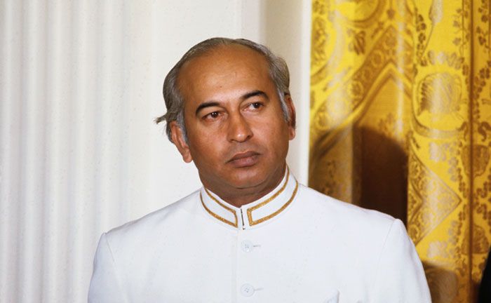 भुट्टो ने अपनी किताब- इफ आई एम असेसिनेटेड में लिखा है. कि अमेरिका के राष्ट्रीय सुरक्षा सलाहकार हेनरी किसिंजर ने उन्हें धमकाते हुए कहा था. कि अगर वो पाकिस्तान का न्यूक्लियर प्रोग्राम बंद नहीं करते, तो उनका बहुत बुरा हश्र होगा (फोटो: Getty)