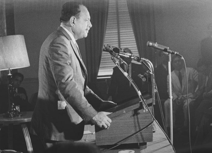 अयूब खान सेकुलर माने जाते थे. उन्होंने पाकिस्तान को भी काफी हद तक एक सेकुलर स्टेट बनाने की कोशिश की. लेकिन फिर कट्टरपंथियों के आगे हथियार भी डाल दिए (फोटो: Getty)