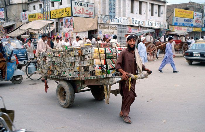 इस्लामाबाद की नींव रखी गई 1960 में. 14 अगस्त, 1967 को इसे पाकिस्तान की राजधानी बना दिया गया. इसके पहले कराची पाकिस्तान की राजधानी हुआ करती थी. ये जगह पंजाब और खैबर पख्तूनख्वा के बीच है. मारगला की पहाड़ियों को काटकर ये शहर बसाया गया. ये शहर अयूब की निशानी है. उन्होंने ही बसाया इसे (फोटो: Getty)