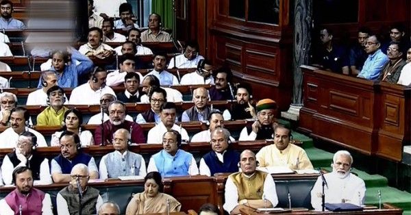 सदन में नो कॉन्फिडेंस मोशन के दौरान की एक तस्वीर