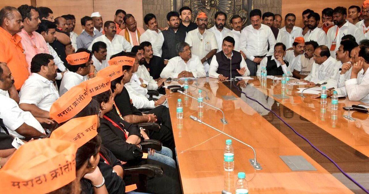 देवेंद्र फडनवीस कह रहे हैं कि गायकवाड़ कमीशन की रिपोर्ट आ जाए. तब कोर्ट का फैसला आएगा. इसके बाद ही उनकी सरकार आरक्षण के मामले में कुछ कर सकती है. (फोटोःट्विटर)