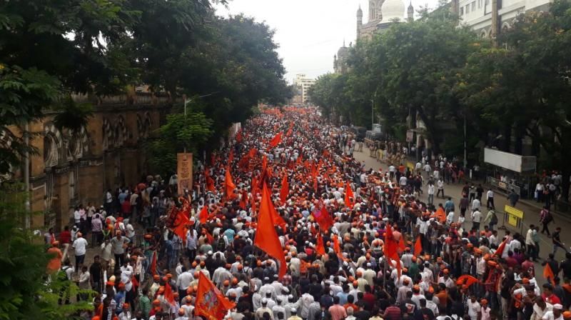 मराठा मोर्चा का काफी ज़ोर इस बात पर है कि वो राजनीति और राजनेताओं से दूर रहता है.