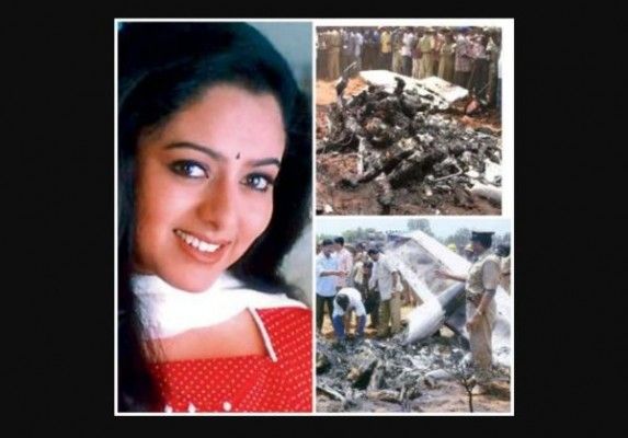 विमान हादसे के बाद की तस्वीरें (दाएं)