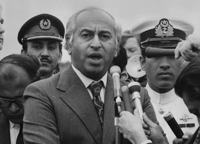 1970 के चुनाव के समय भी भुट्टो ने आर्थिक और भूमि सुधार के वादे किए थे. फिर जब वो सत्ता में आए, तो उन्होंने अपने कई वादों पर अमल भी किया. इस चक्कर में उन्होंने कई दुश्मन भी बनाए (फोटो: Getty)