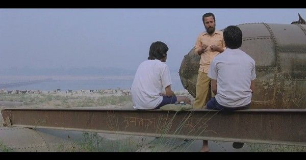 गुड्डू से ब्लेड चलाने की दीक्षा लेता पर्पेंडिकुलर