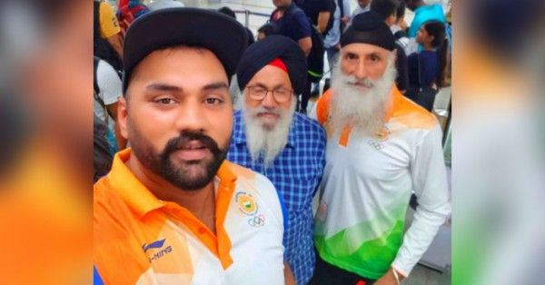 एशियन गेम्स के लिए रवाना होने से पहले की तस्वीर 