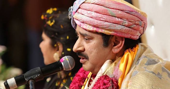 आसिफ खान उर्फ आशु भाई महाराज.