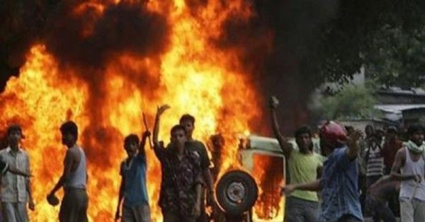 पूरा मधुबनी शहर तीन दिनों तक आग में जलता रहा था.