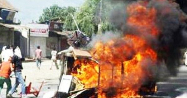 खबर फैली कि प्रशांत की हत्या हो गई है, जिसके बाद भीड़ ने आगजनी कर दी.