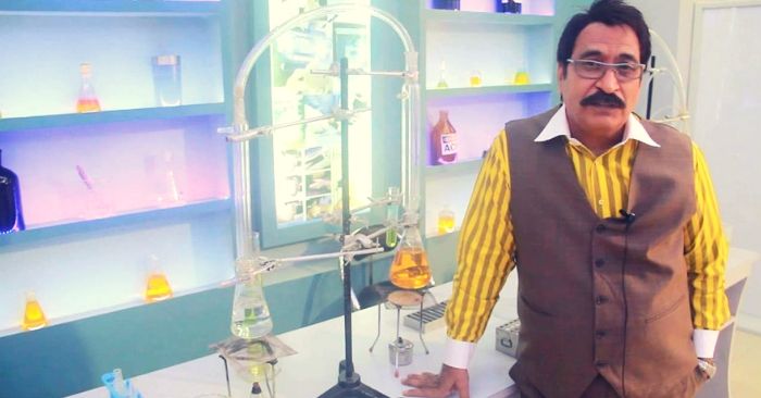 नरेंद्र बेसिकली टीवी एक्टर हैं. कई सीरियल्स में उन्होंने काम किया है. इसके अलावा वो 'तू चोर मैं सिपाही' और 'उड़ान' जैसी फिल्मों में भी काम कर चुके हैं.