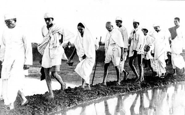 महात्मा गांधी ने अंग्रेज सरकार के खिलाफ 1930 में नमक सत्याग्रह शुरू किया था.