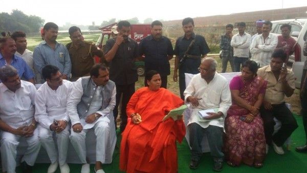 मुख्यमंत्री बनने के बाद उमा भारती जनता दरबार लगाती थीं.