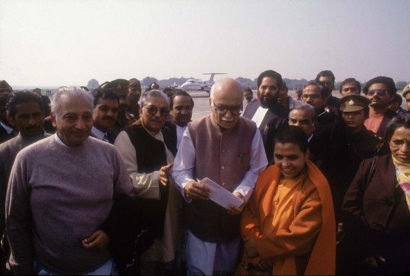 Lal Krishna Advani with Uma Bharti, Murali Manohar Joshi and other RSS leader at Lucknow Airport ( BJP, Group Picture )