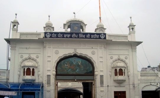 शहीदगंज गुरुद्वारा उन लोगों की याद में बना है जो अमृतसर में पुलिस की गोलियों से मारे गए थे.