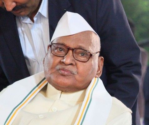व्यापमं में गवर्नर रामनरेश यादव का भी नाम आ गया.