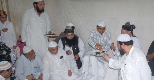 शिवराज रोजा इफ्तार में भी शामिल होते हैं. टोपी लगाने से भी परहेज नहीं करते हैं.