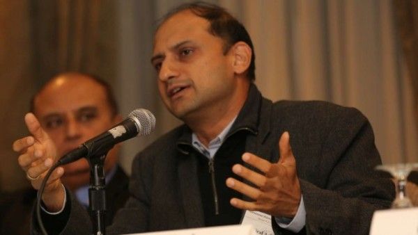 RBI के डिप्टी गवर्नर विरल आचार्य ने बैंक के स्वायत्तता की बात की और फिर हंगामा शुरू हो गया.