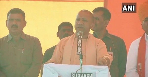 योगी आदित्यनाथ.