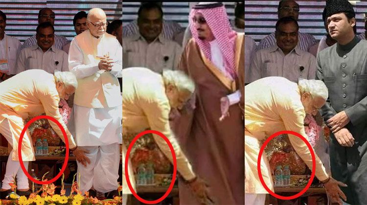 बाईं तरफ वाली तस्वीर असली फोटो है. इसमें मोदी के पैर और हाथ के बीच की खाली जगह में पीछे की तरफ रखी दो पानी की बोतलें दिख रही हैं. बाकी दोनों फोटो देखिए. लाल घेरे के अंदर आपको वो दोनों बोतलें नजर आईं.