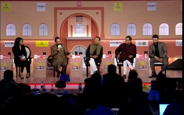 एजेंडा आजतक के सेशन में चारों नेता.