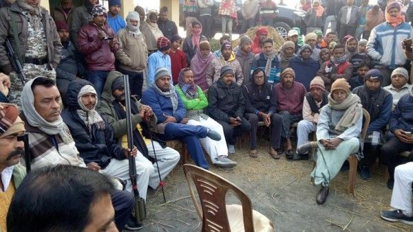 नक्सली पहले भी इस गांव में हमला कर चुके हैं. पिछले हमले में भी एमएलसी राजन सिंह के भजीते की हत्या हुई थी.