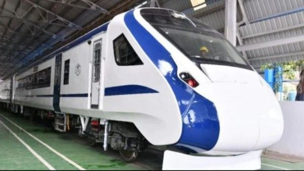 ट्रेन 18 अपने देश में ही बनी है.