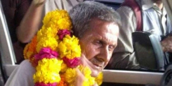 पाकिस्तान से भारत वापस आने पर लोगों ने धूमधाम से गजानंद का स्वागत किया.