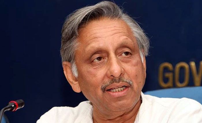 मणि शंकर अय्यर ने कई बार ओछी बयानबाजी करके कांग्रेस कि किरकिरी करवाई.