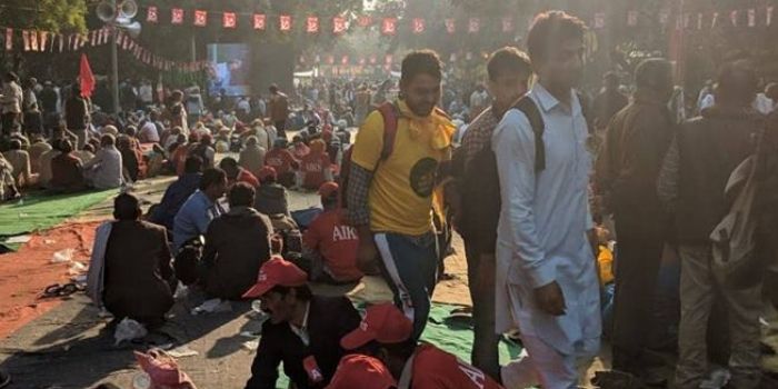 किसान अलग-अलग टोलियों में भले नज़र आए. लेकिन उनका मकसद एक था.