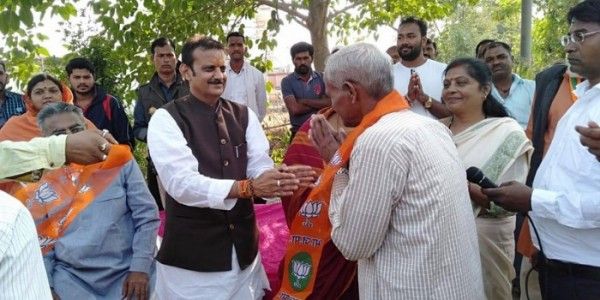 शिवराज सरकार में मंत्री राजेन्द्र शुक्ला पर बिल्डर्स से साठगांठ का आरोप है.