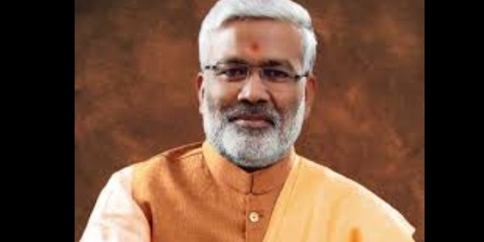 स्वतंत्रदेव सिंह.