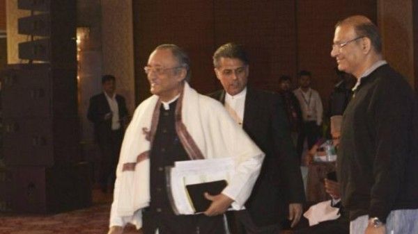 एजेंडा आजतक में अमित मित्रा, जयंत सिन्हा और मनीष तिवारी.