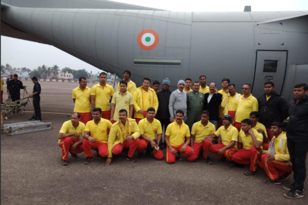 कोयला खदान में फंसे मज़दूरों को निकालने के लिए एयर फोर्स, कोल इंडिया, एनडीआरएफ और ओडिशा फायर सर्विस की टीमें लगी हुई हैं.