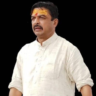 विक्रम सिंह. 'राणा गुड्डू भाई'.