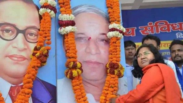 बीएसपी से निकलने के बाद सावित्री बाई बीजेपी में शामिल हो गईं.