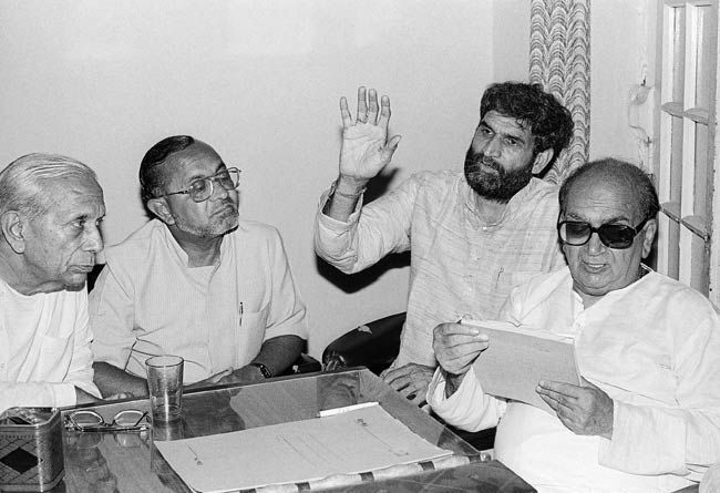 सज्जन कुमार की कहानी किसी फ़िल्मी पटकथा जैसी है. 