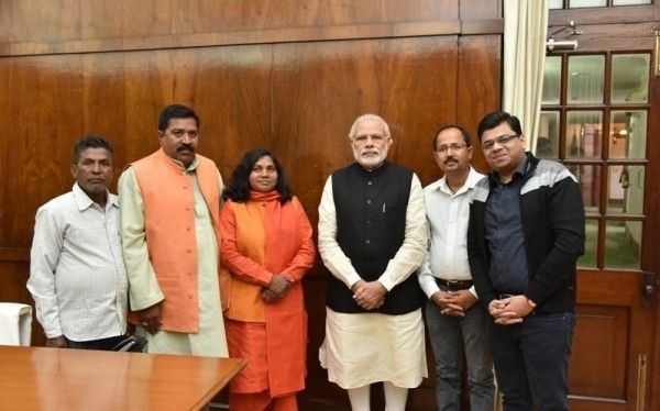 जिस बहराइच से बीजेपी हारती आ रही थी, उस सीट पर बीजेपी को जिताने के लिए उम्मीदवार बनीं सावित्री बाई और उन्हें टिकट दिया नरेंद्र मोदी ने. 
