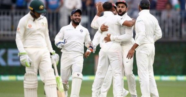 शमी ने लंबे-लंबे स्पेल फेंके. 