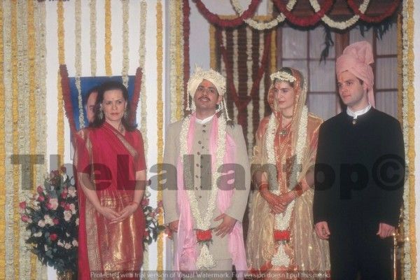 18 फरवरी, 1997 को प्रियंका ने रॉबर्ट वाड्रा से शादी कर ली.